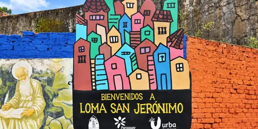 Mural colorido del barrio Loma San Jerónimo de Asunción