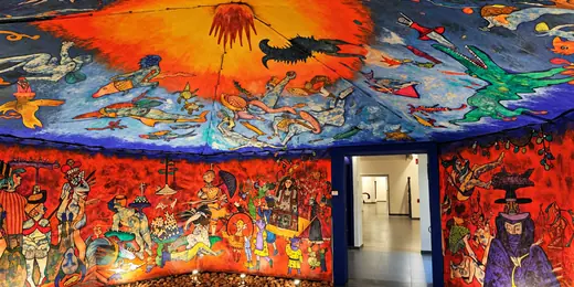 Sala de arte popular y murales del Museo del Barro de Asunción